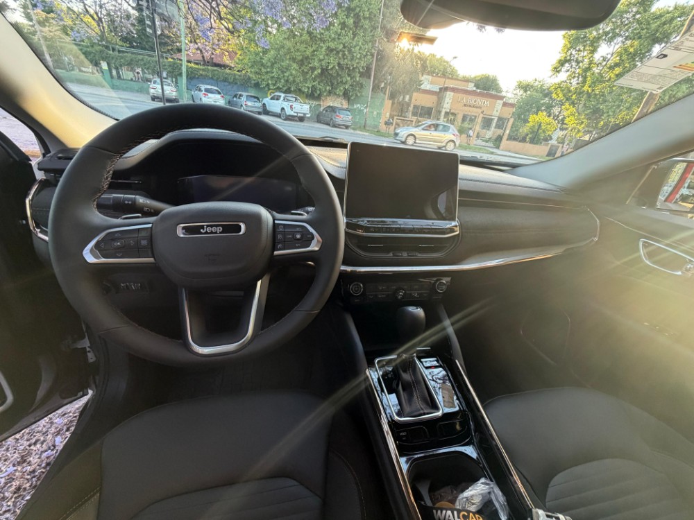 Jeep COMMANDER LIMITED 1.3T — foto 8
